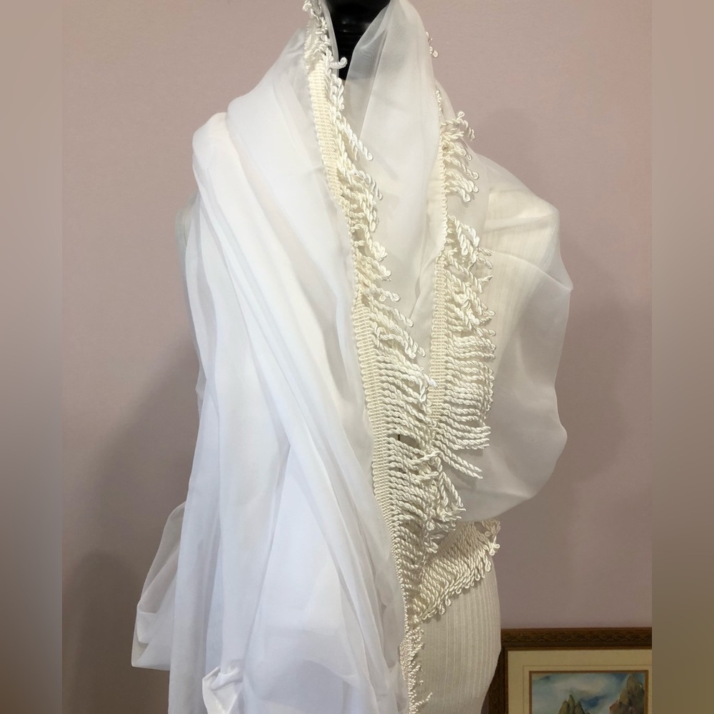 NWT Croscill Sheer White Scarf Valance With Fringe